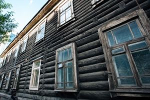 Еще семь жилых домов в Омске признаны аварийными