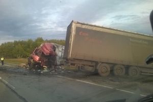 Двое погибли в лобовом столкновении фур на трассе Новосибирск – Омск