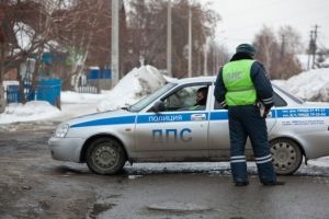 В Омске инспектор ДПС со сломанной ногой задержал пьяного водителя-рецидивиста