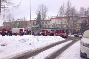 В Омске из-за угрозы пожара эвакуировали школьников