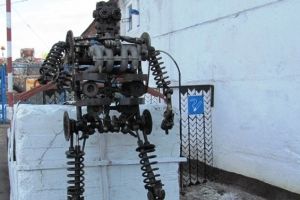 В Омске заключенные создали робота Самоделкина из автозапчастей