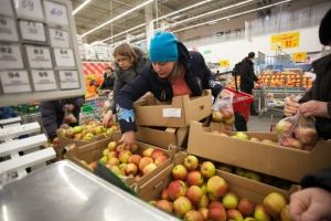 В Омске нашли в продаже запрещенные польские яблоки