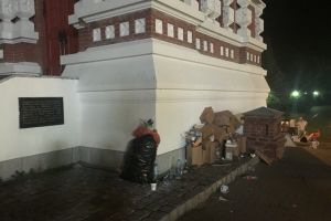 Омск после 300-летия: полные урны и груды мусора