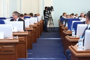 Депутаты Заксобрания Омской области оставили тысячи своих избирателей без соцподдержки