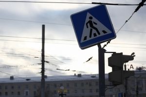 На пешеходных переходах Омска в январе сбили 14 человек