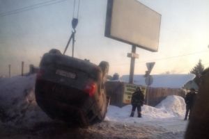В Омске на Красноярском тракте перевернулся джип