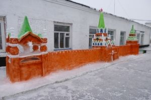 Заключенные омской колонии слепили из снега 11-метровый Кремль