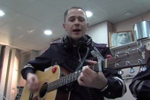 Омские полицейские поздравили омичек музыкальным клипом