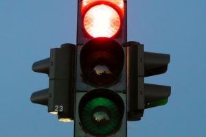 В Омске дорожники перенастроят еще два сложных светофора