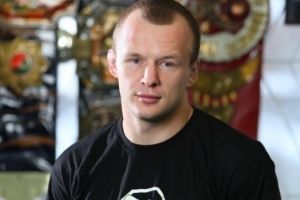 Омский боец Александр Шлеменко победил американца Пола Брэдли решением судей