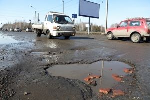 На ремонт дорог в Омске выделили первые 450 млн рублей