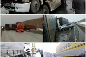 Семь легковых и четыре грузовых машины столкнулись на трассе Омск-Новосибирск