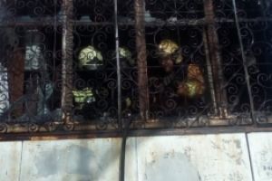 В омской многоэтажке загорелся балкон
