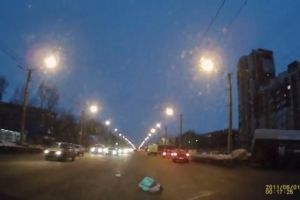 В Омске обнародовали видео тяжелого ДТП с пешеходами на Космическом проспекте