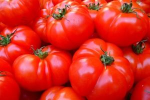 В Омской области раздавили 143 кг турецких томатов