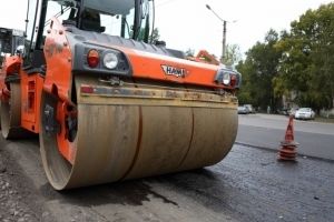 Мэрия Омска планирует приступить к ремонту 32 дорог с 25 мая