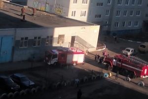 В Омске загорелся заброшенный магазин