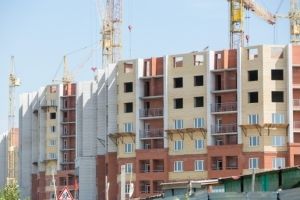 В восьми районах Омской области перестали вводить жилье