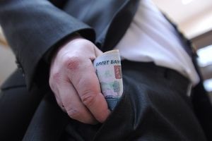 В Омской области трех депутатов лишили мандатов за сокрытие доходов