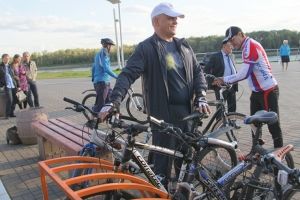 Омскую велогонку возглавил губернатор Виктор Назаров