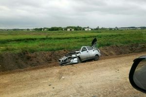 В Омской области водитель выжил после лобового столкновения с грузовиком на трассе