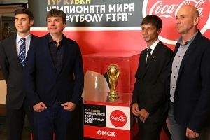 Кубок FIFA в Омске побывал на корпоративе «Низкоцена»