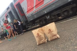 Омичи собирают деньги на стартап по доставке еды в поезда