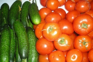 Семь тонн томатов и огурцов не доехали до омских прилавков
