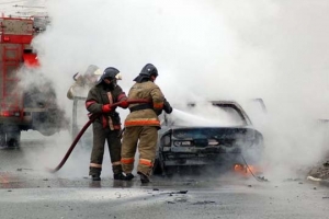 В Омске за сутки загорелось шесть машин