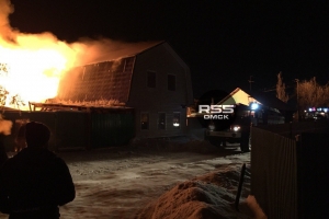 Крупный пожар в Омске сняли на видео