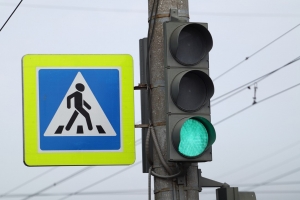 В омских Нефтяниках на светофоре уберут вызывную пешеходную фазу