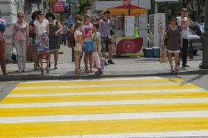 На омских дорогах появятся желтые зебры
