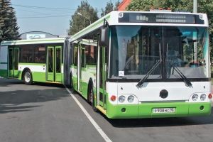 ДТП на Сыропятском тракте произошло из-за выезда автобуса на встречную полосу