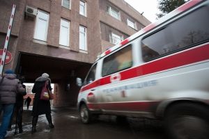 Ребенка, пострадавшего при падении крана в Омске, переведут из реанимации в травматологию