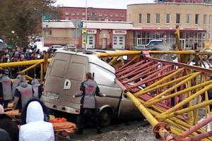 По факту падения крана в Омске возбуждено уголовное дело