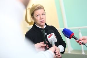 Мизулина после проверки омских дорог предложила законом запретить ямочный ремонт