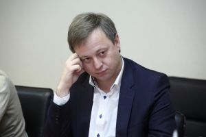 С омского экс-замминистра Денежкина требуют 780 тысяч рублей через суд