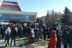 Омичи вышли на митинги против городских проблем