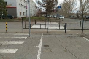 В Омске сделали еще один тупиковый пешеходный переход