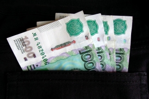 Омичам не хватает «до зарплаты» почти десять тысяч рублей 