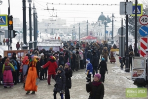 Масленицу на перекрытом Любинском проспекте гуляли четыре тысячи омичей
