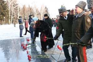 Бурков и Фадина почтили память погибших при исполнении воинского долга омичей