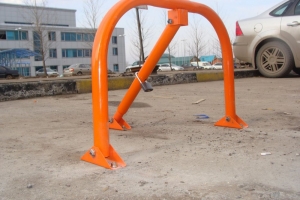 В Омске демонтировали более 20 незаконных парковочных барьеров