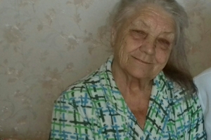 В Омске ищут 76-летнюю женщину, которая вышла из дома в халате и тапочках