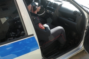 В Омске водитель, обрадовавшись освобождению сына, сел за руль пьяным и протаранил бордюр