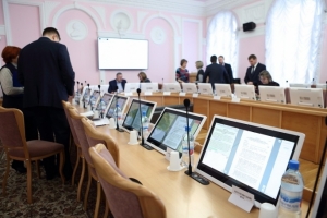 Депутаты Омского горсовета обсудили проблемы недостроев и брошенных квартир