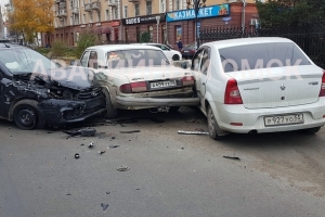 В Омске из-за столкновения 4 автомобилей образовалась пробка