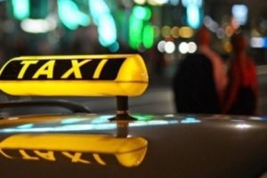 В Омской области пассажир изрезал таксиста ножом и пытался угнать машину