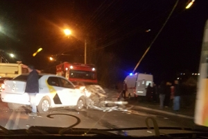 В столкновении с такси серьезно пострадал водитель BMW