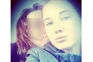 Пропавшую омскую школьницу с цветными волосами нашли в торговом центре